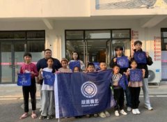 【揭秘蓝印花布魅力】社区美育课堂，孩子们手绘蓝色童话世界