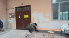 【我为群众办实事】西兴街道福龙社区为小区增设休闲座椅 居民休憩更舒心