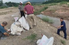 新时代文明实践| 红河街道开展高标准河长清河清漂行动