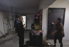 【新广街道·文明创建·安全生产·基层治理】东二条社区联合辖区民警清理楼道