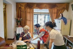 动态 | 阳光街道：深入探访送关怀 独居时光暖相伴