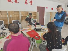 城东湖街道民政服务站（原社工站） | 开展“妙剪生花 老有所乐”老年剪纸小