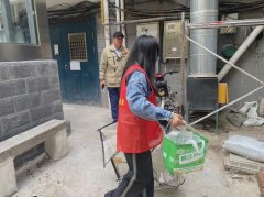 黄庄街道朝阳社区：清理楼道杂物 消除安全隐患