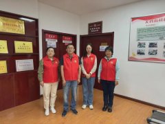 “蒲公英”志愿者科技服务队走进芙蓉街社区与居民一起飘絮季节话杨柳