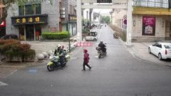 25岁的交警被86岁奶奶叫叔叔 网友：叫你是你江湖地位