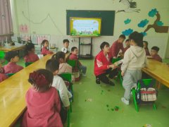 凤阳县府城镇府东社区开展“世界读书日阅读分享”活动
