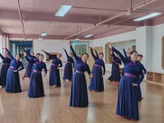 康巴什区康新街道嘉和社区里的“草根儿”明星--苏雅拉其其格