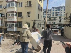 【平山传播】“庆五一 洁家园” 平山街道党工委吹响创城“集结号” 跑出创城