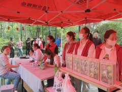 锦秋街道听湖社区开展“心怀小星星·发光亮晶晶”爱心义卖志愿活动——第