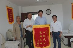莲山社区：改造听民意，锦旗表满意