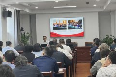 人大延令街道工委组织学习全国两会精神