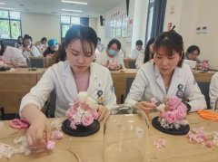 现代社区建设｜物华社区开展“白衣执甲 心有繁花”护士节献礼活动