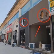 河南一街道多家商铺招牌被砸，政府已介入调查