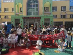 希望社区庆六一：大手拉小手，共筑中国梦，民族团结一家亲！