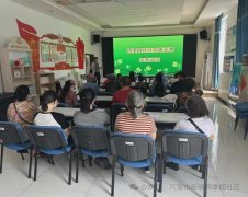 四季园社区倡导绿色生活，积极开展垃圾分类知识宣传活动