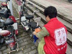 向阳社区开展“亮尾整治，守护安全”交通安全宣传活动