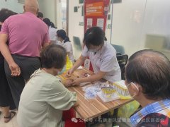 大仑社区【“党建+”邻里中心】开展“关爱老年人，免费体检暖人心”活动