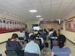 社区包保领导在盛世嘉园社区开展廉政党课主题活动