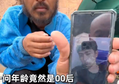 00后小伙失恋后一人一狗拖板车徒步西藏成大爷